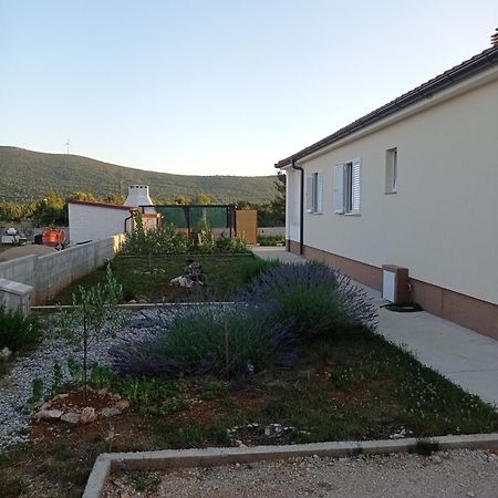 Holiday Home Lucia Lozovac Luaran gambar