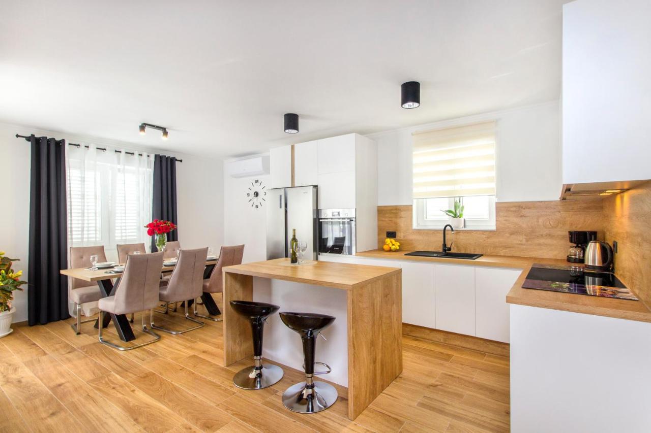 Holiday Home Lucia Lozovac Luaran gambar