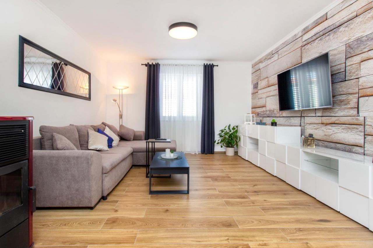 Holiday Home Lucia Lozovac Luaran gambar