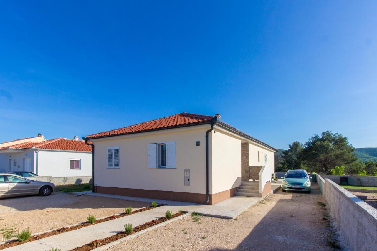 Holiday Home Lucia Lozovac Luaran gambar