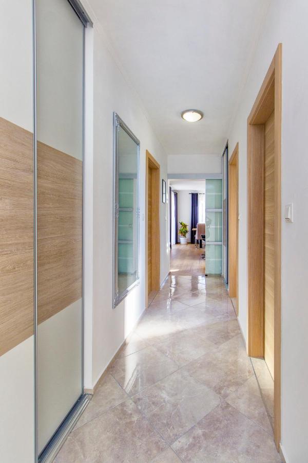 Holiday Home Lucia Lozovac Luaran gambar