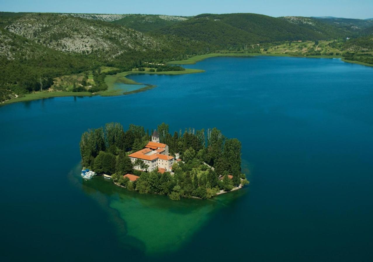 Holiday Home Lucia Lozovac Luaran gambar
