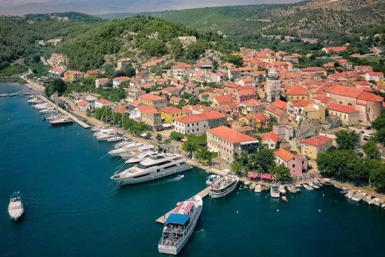 Holiday Home Lucia Lozovac Luaran gambar