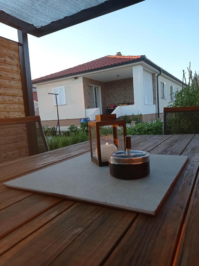 Holiday Home Lucia Lozovac Luaran gambar